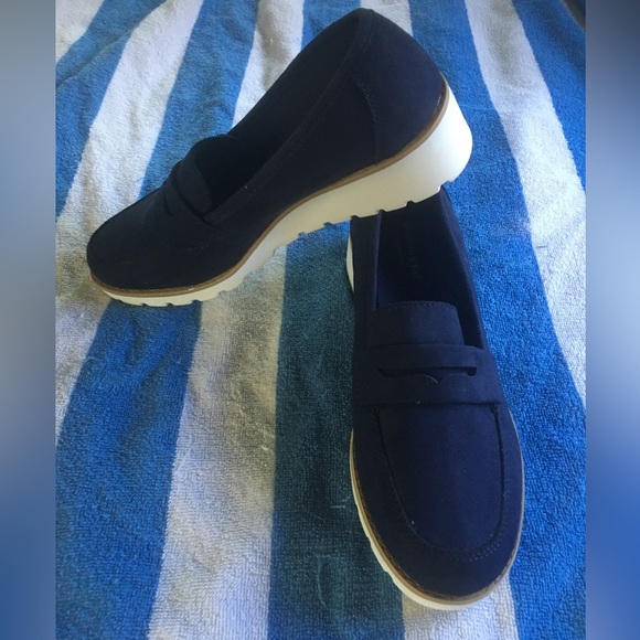 St John’s Bay Blue Suede Loafers Wedges Size 6 M - Picture 3 of 8